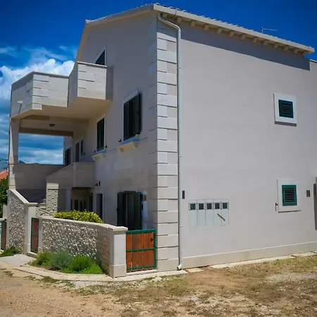 Markioli Apartment *